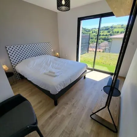 Apartment Rez-de-jardin De Maison Avec Et Borne D'arcade *