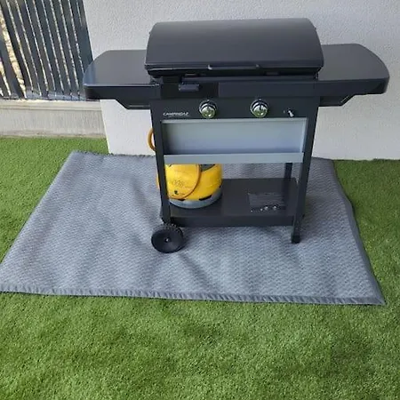 Apartmán Rez-de-jardin De Maison Avec Et Borne D'arcade *