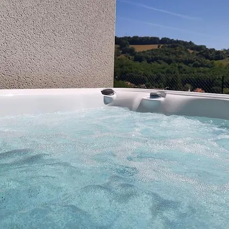 Apartmán Rez-de-jardin De Maison Avec Et Borne D'arcade