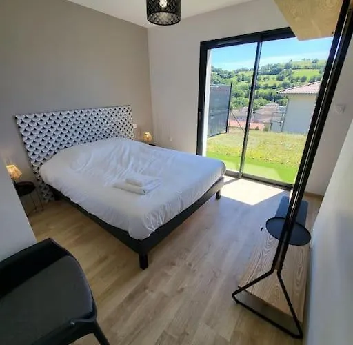 Appartement Rez-de-jardin De Maison Avec Et Borne D'arcade *